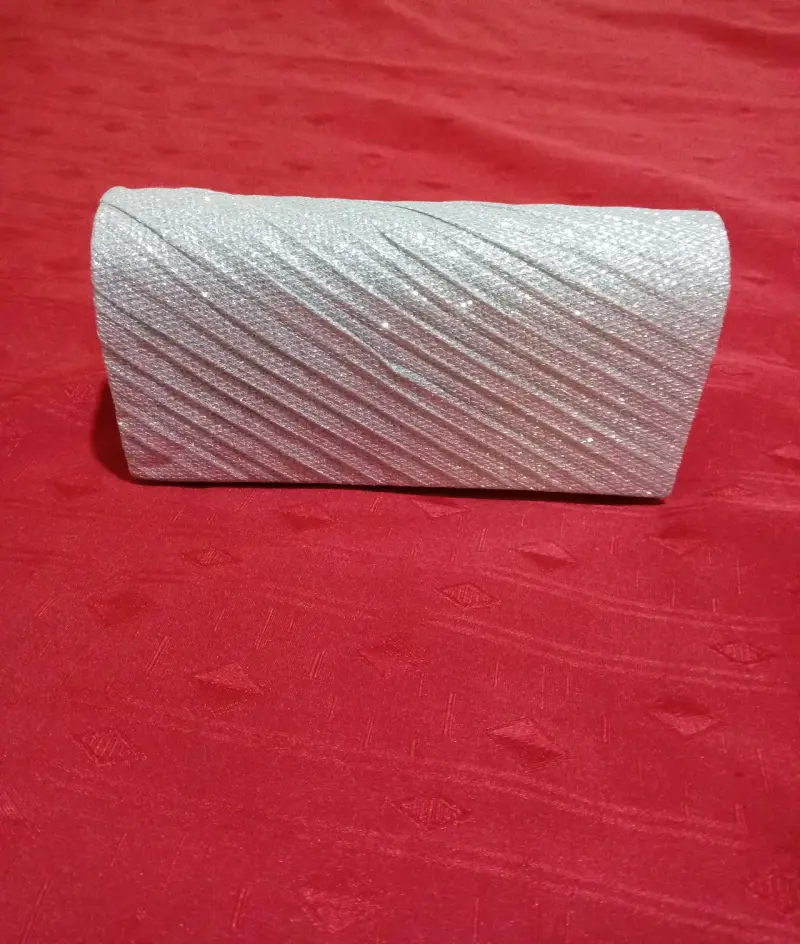 Cartera de mano plateada brillante - 1