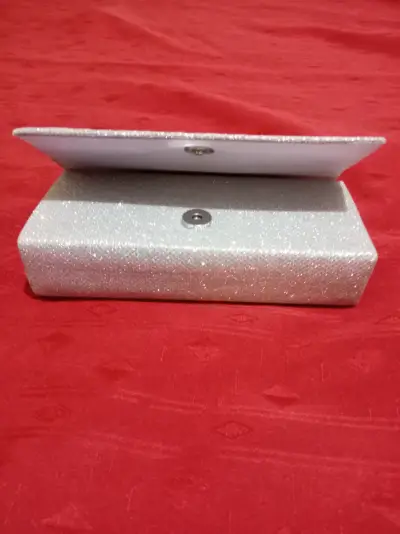 Cartera de mano plateada brillante - miniatura 2