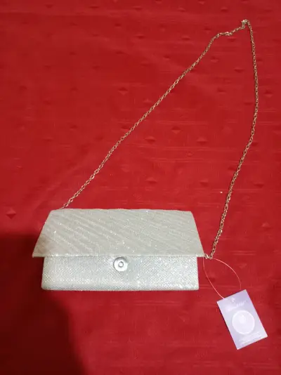 Cartera de mano plateada brillante - miniatura 3