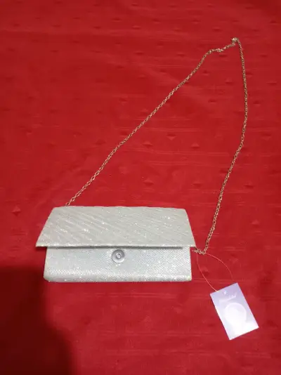 Cartera de mano plateada brillante - miniatura 4
