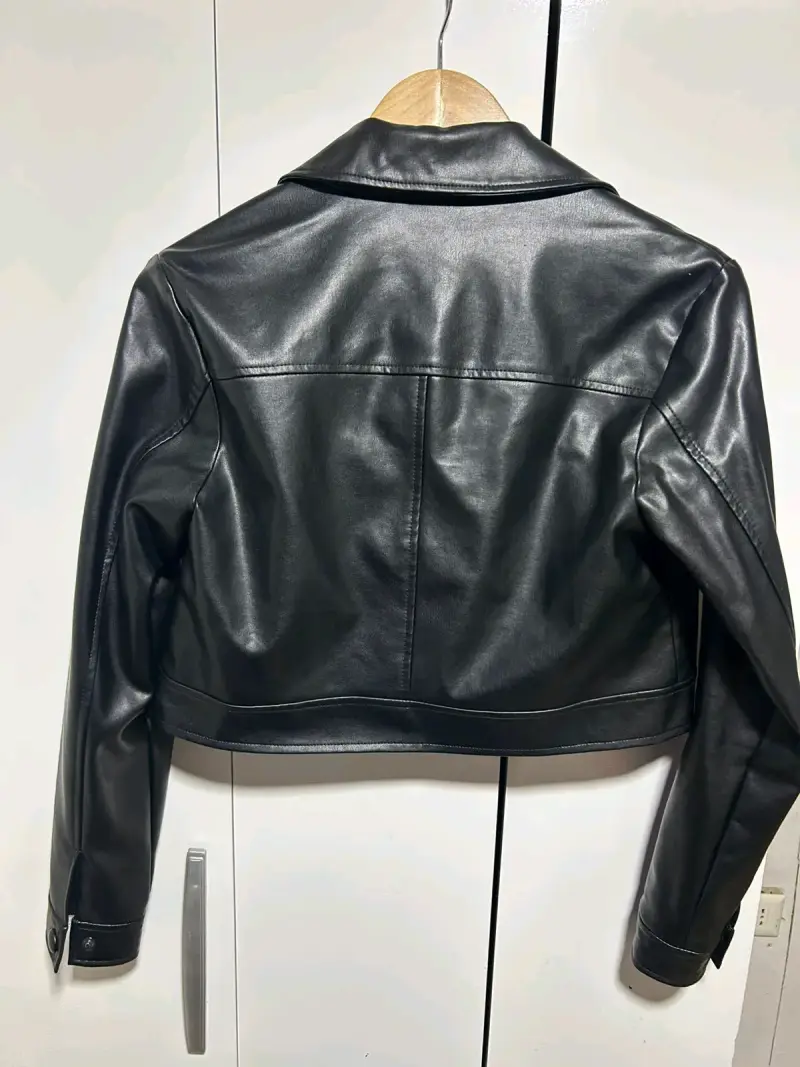 Chaqueta corta negra de cuero - 2