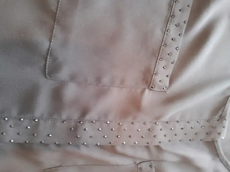 Blusa negra con detalles brillantes - 3