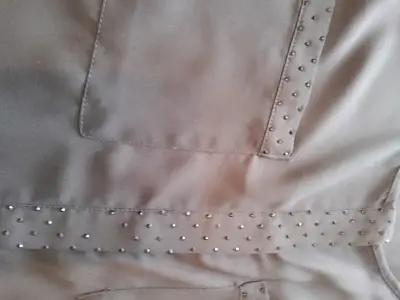Blusa negra con detalles brillantes - miniatura 3