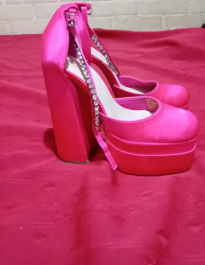 Zapatos de tacón alto rosa - miniatura 1