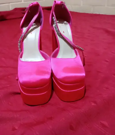 Zapatos de tacón alto rosa - miniatura 4