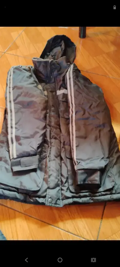 Chaqueta con capucha gris - miniatura 1