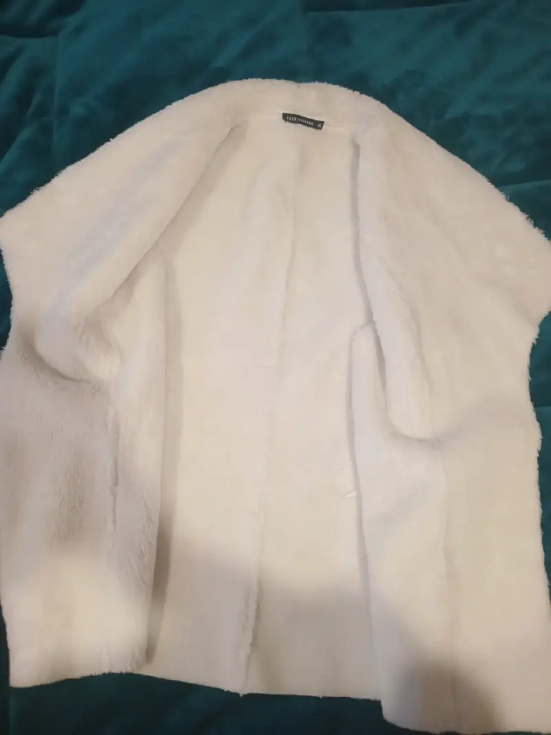 Chaleco blanco con borde de lana - 2