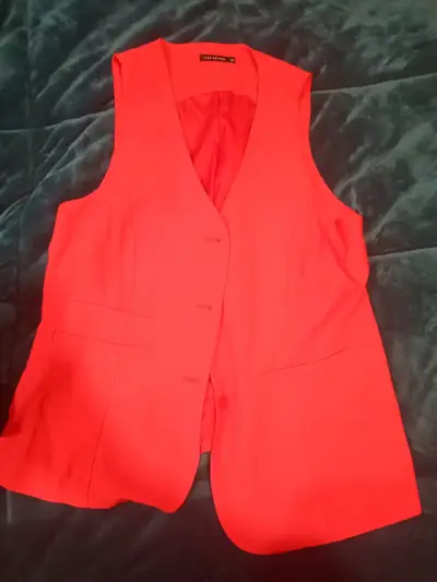 Chaleco rojo sin mangas - miniatura 1