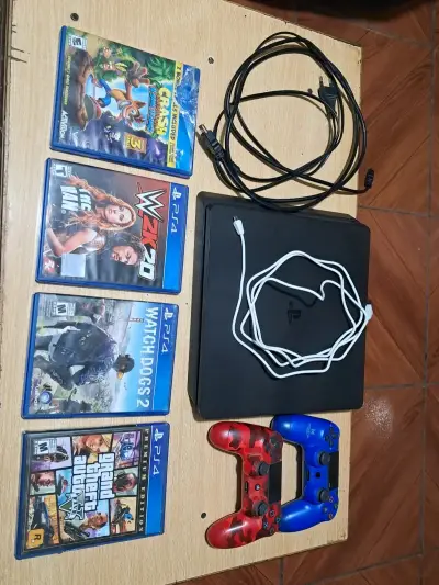 Consola PS4 con 5 juegos y accesorios - miniatura 1