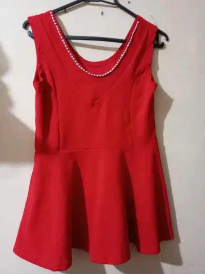 Blusa peplum con brillos - miniatura 1