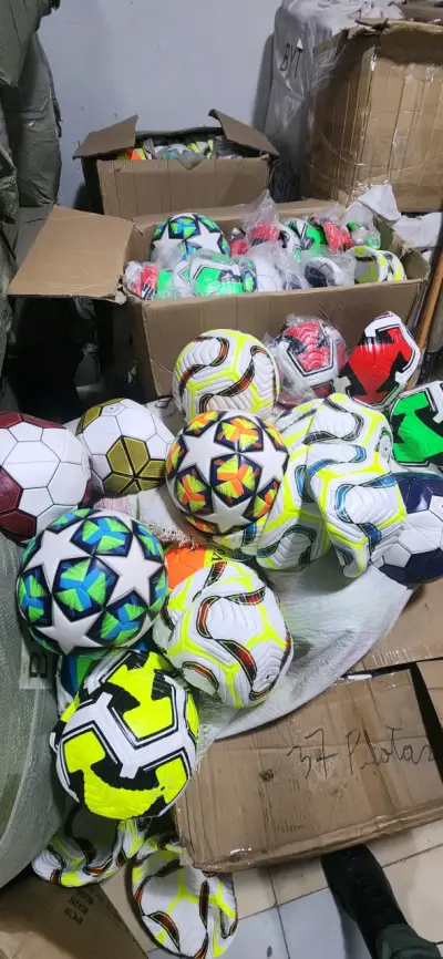 Balones de fútbol, cálidad profesional - miniatura 1