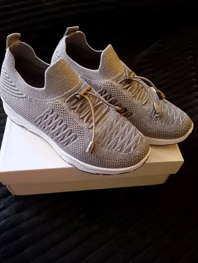 Zapatillas de mujer negras y grises - miniatura 5