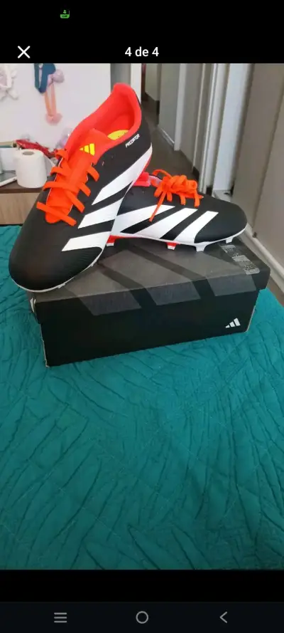 Zapatillas deportivas negras con detalles - miniatura 1