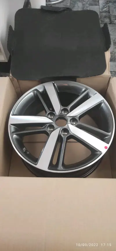 Llanta de aleación nueva 17 pulgadas KIA - miniatura 1