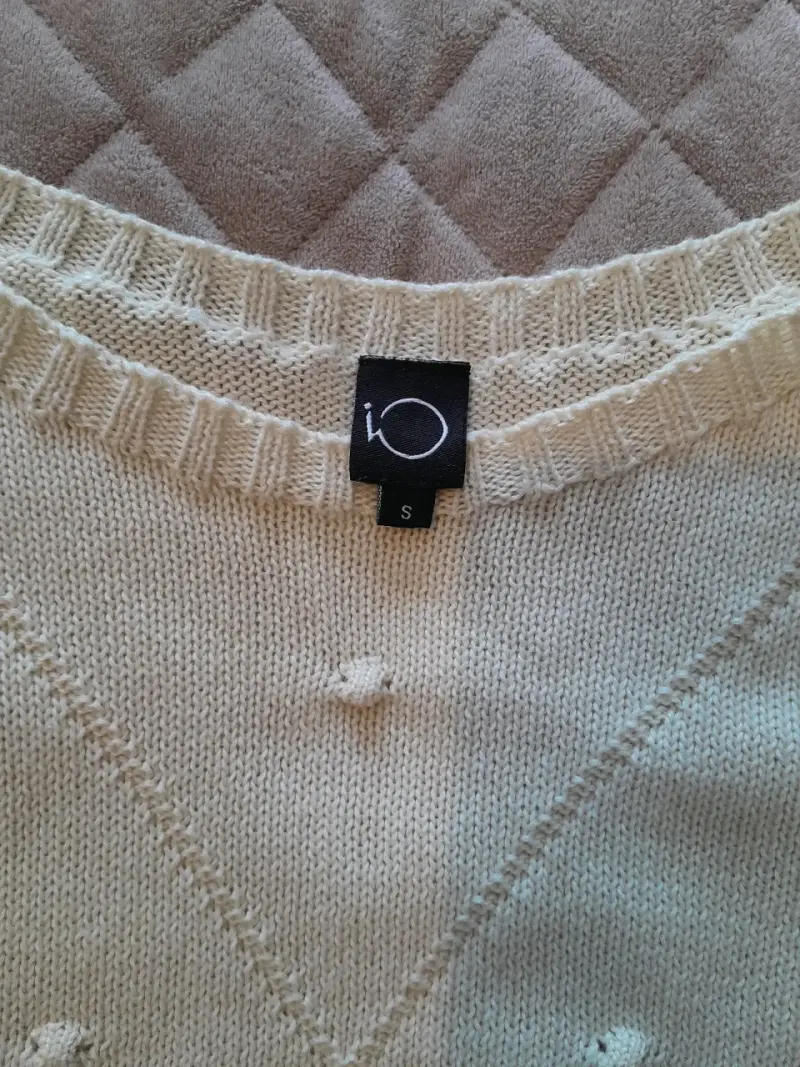 Suéter beige con diseño de puntos - 2