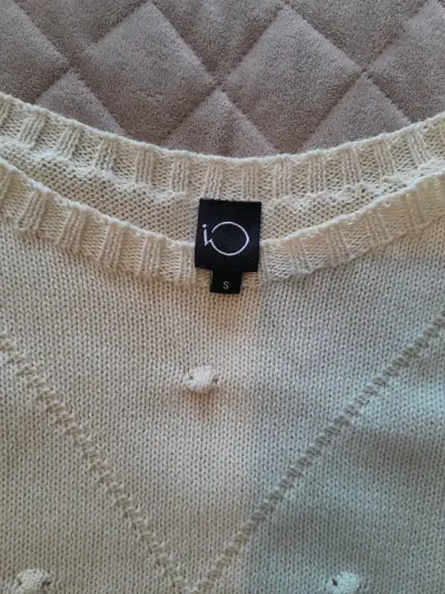 Suéter beige con diseño de puntos - miniatura 2