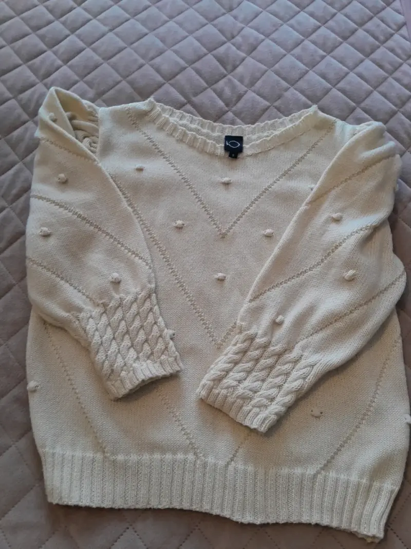 Suéter beige con diseño de puntos - 3