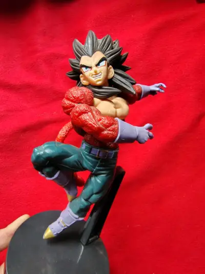 Figura Vegeta Super Sayayin 4 - miniatura 1