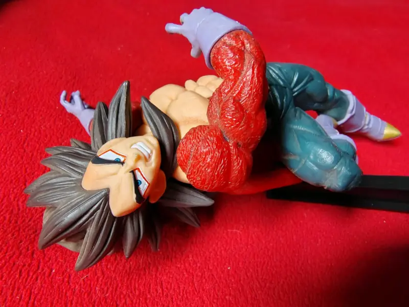 Figura Vegeta Super Sayayin 4 - 2