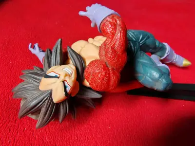 Figura Vegeta Super Sayayin 4 - miniatura 2