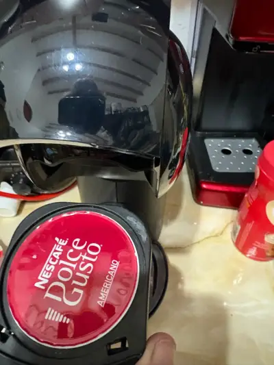 Cafetera Dolce Gusto con cápsula recargable - miniatura 2