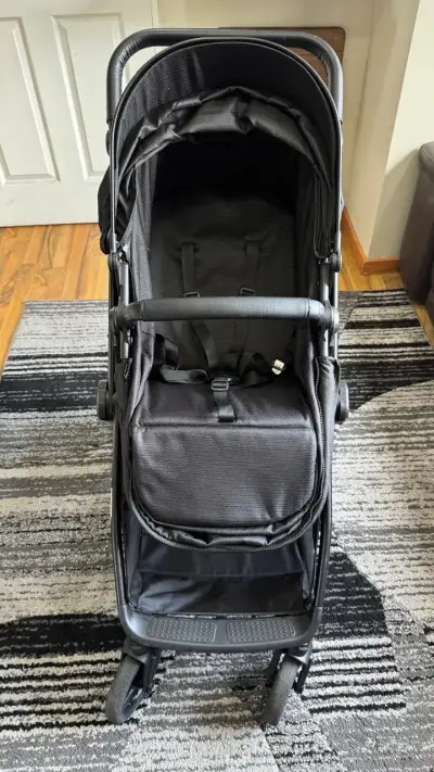 Coche de bebé plegable negro - miniatura 1