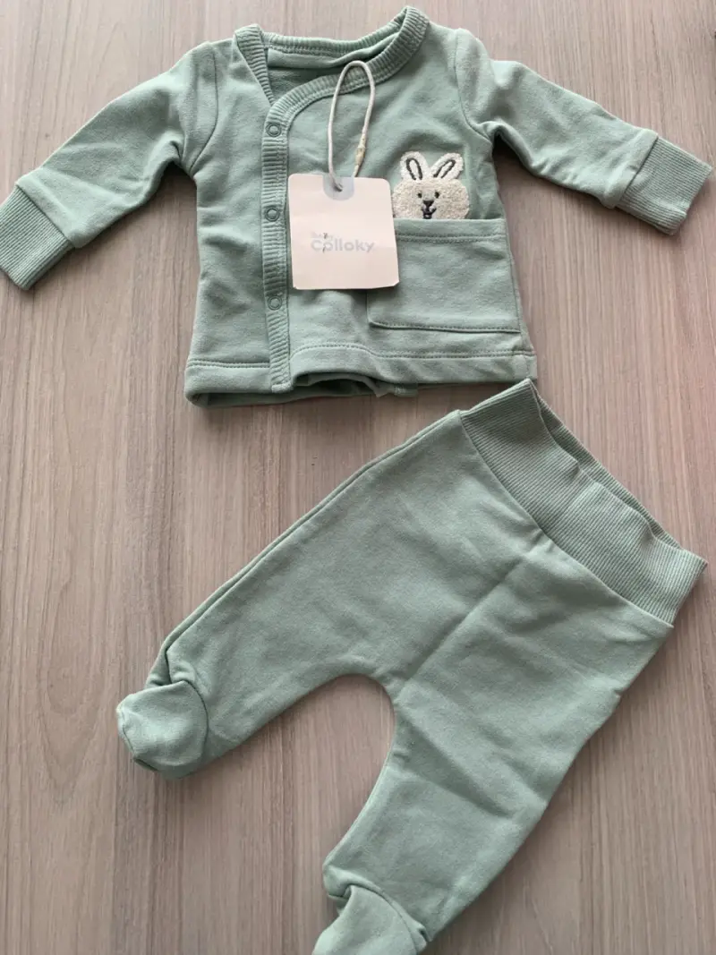 Conjunto bebé verde con diseño