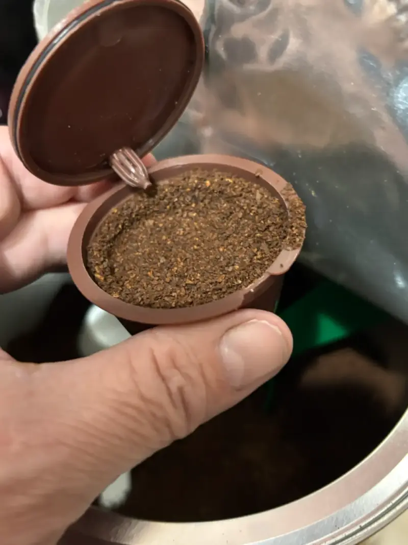 Cafetera Dolce Gusto con cápsula recargable - 4