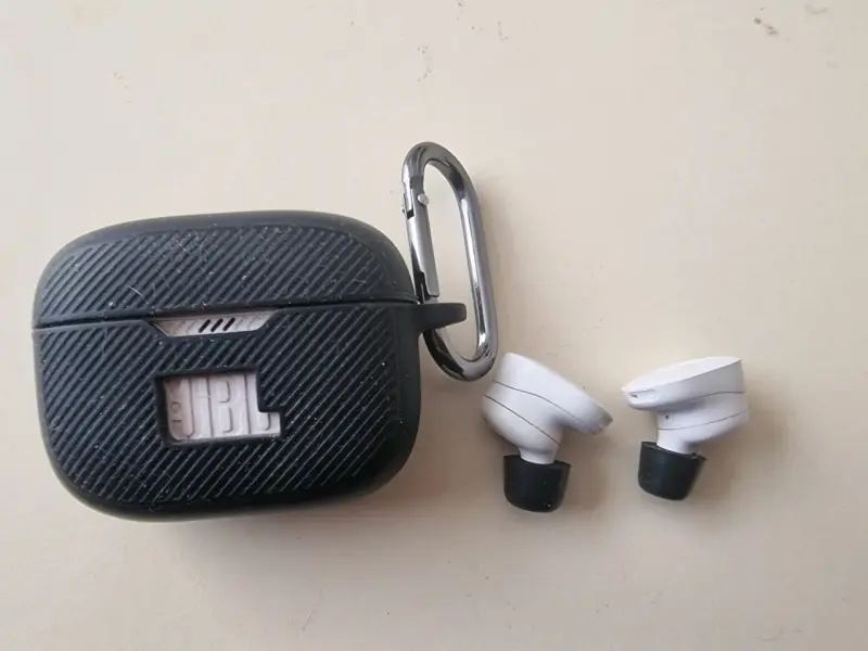 Funda JBL para audífonos - 4