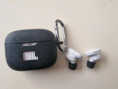 Funda JBL para audífonos - miniatura 4