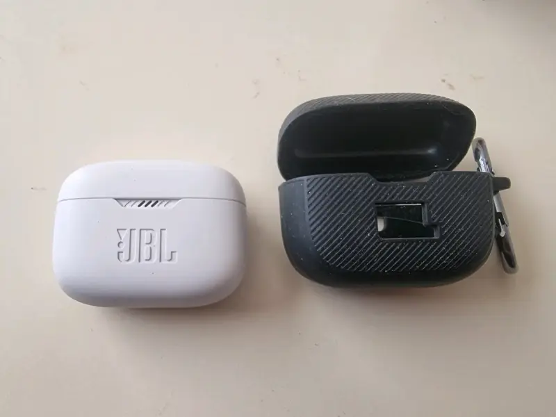 Funda JBL para audífonos - 5