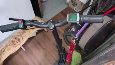 Scooter eléctrico scoop en buen estado - miniatura 2