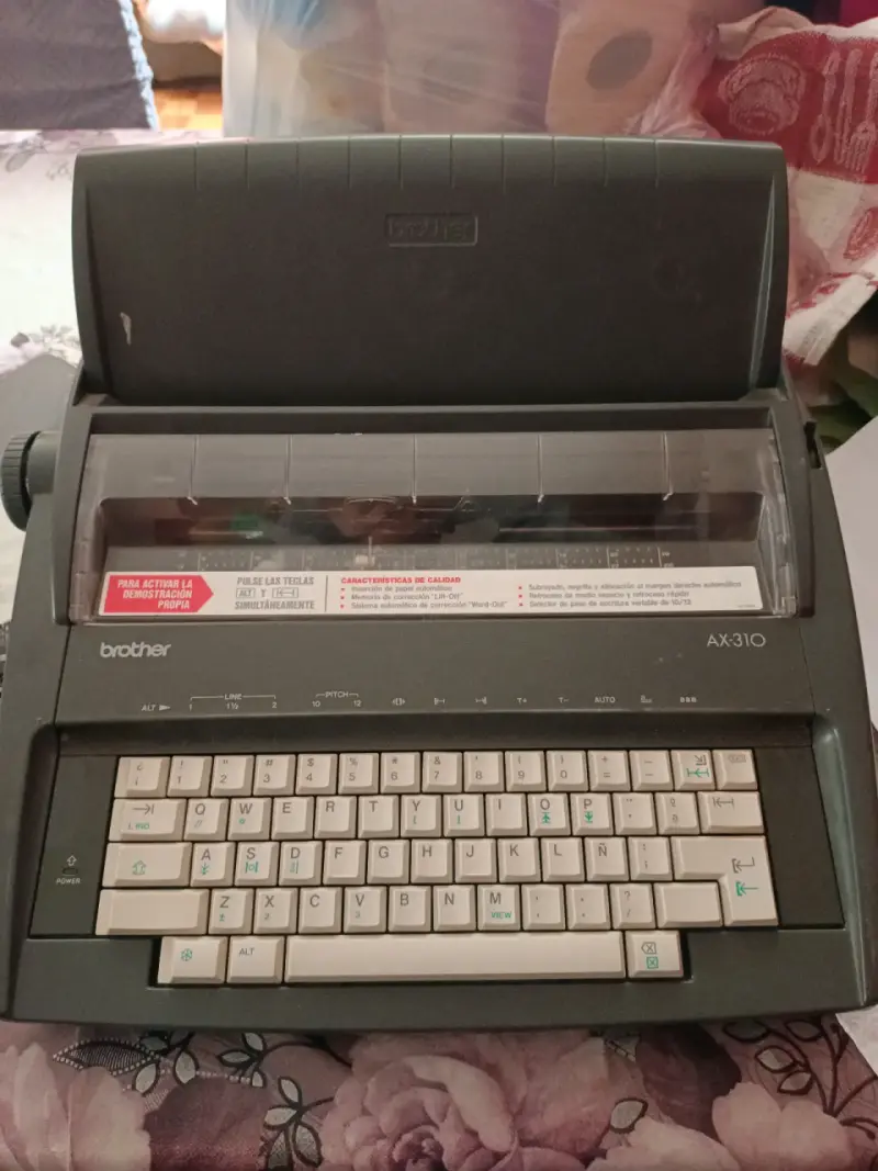 Máquina de escribir Brother AX-310 - 1
