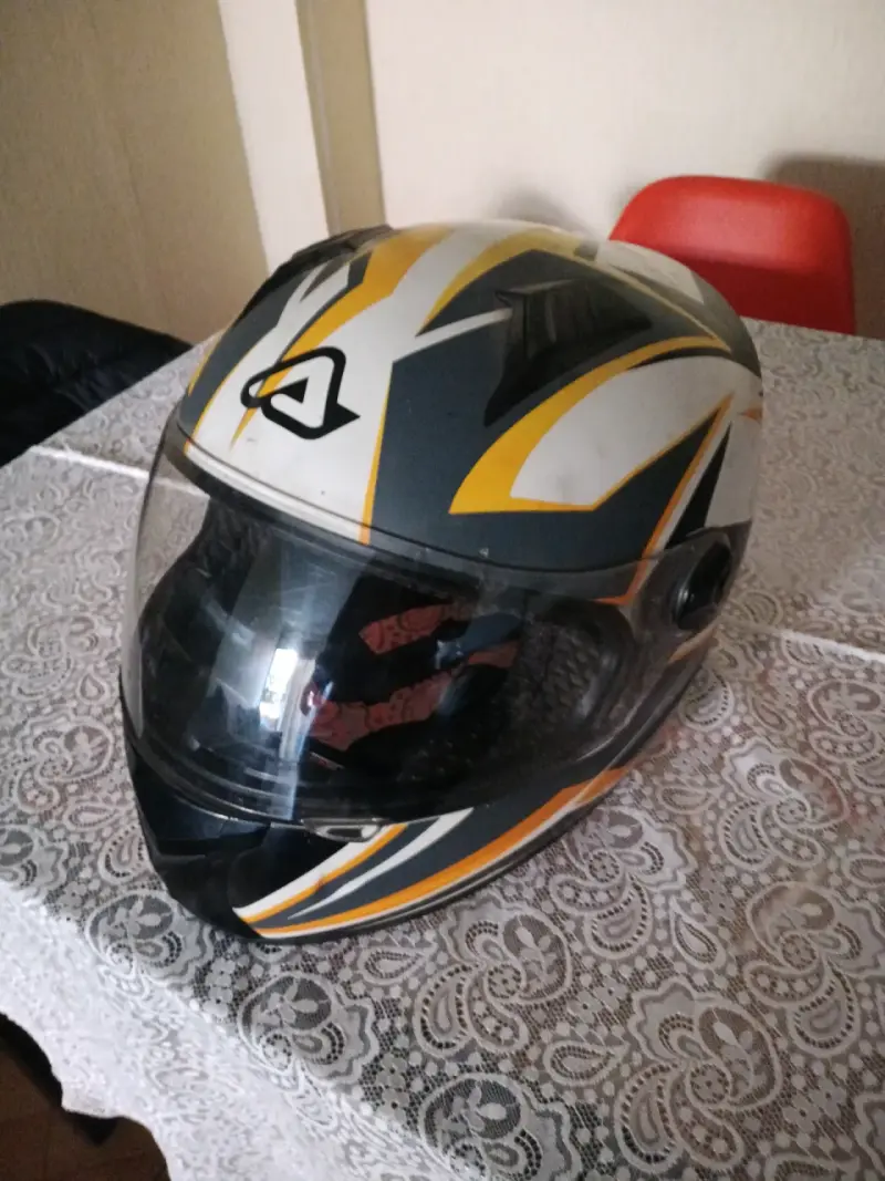 Casco integral moto blanco y amarillo