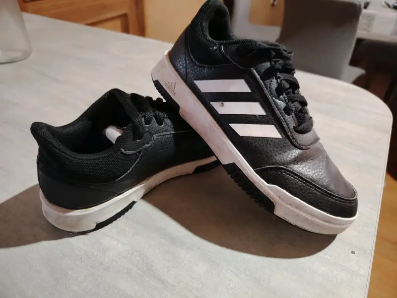 Zapatillas negras Adidas usadas - 1
