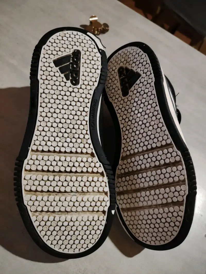 Zapatillas negras Adidas usadas - 3