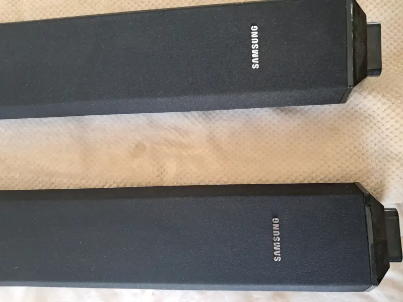 Parlantes Samsung negros - 2