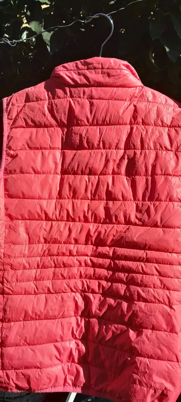 Chaleco acolchado rojo sin mangas - 3