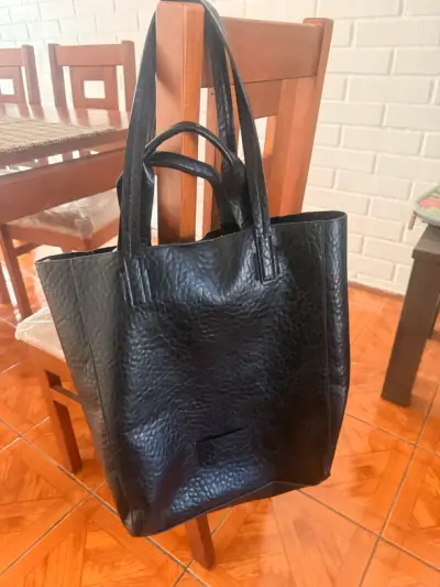 Bolso tote negro de cuero sintético - miniatura 1