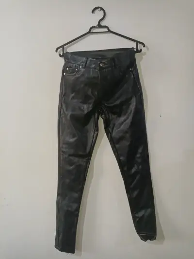 Pantalones negros de cuero - miniatura 1