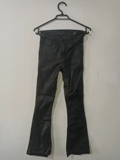 Pantalones vaqueros negros con campana - miniatura 1