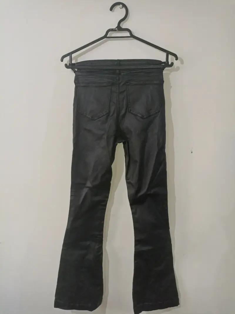 Pantalones vaqueros negros con campana - 2