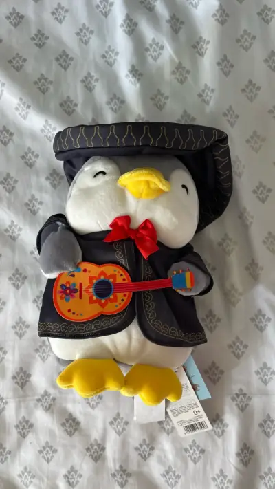 Peluche pingüino mariachi miniso nuevo - miniatura 2