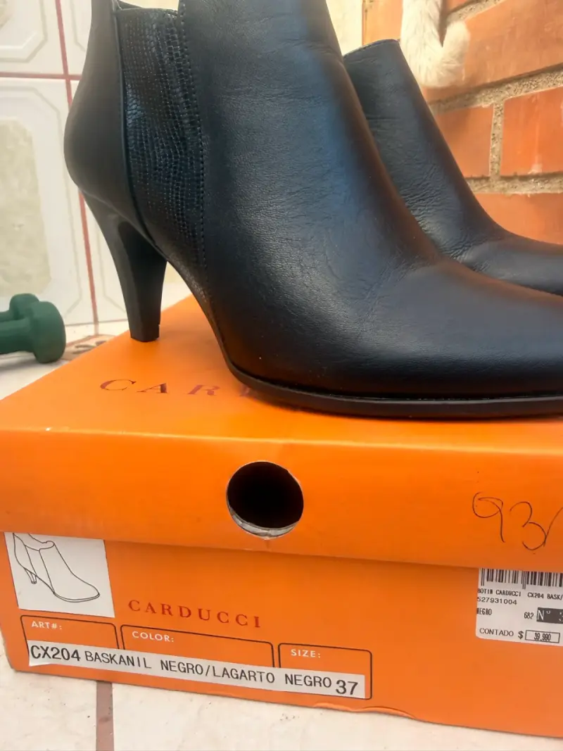 Botines negros de cuero Carducci - 1