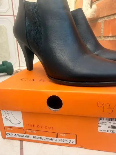 Botines negros de cuero Carducci - miniatura 1