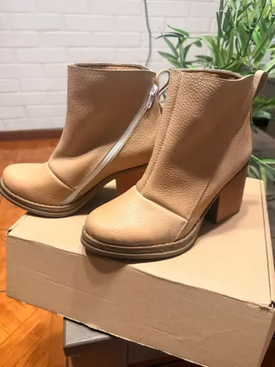 Botines de cuero beige con tacón - miniatura 1