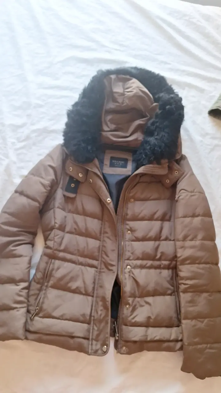 Chaqueta acolchada marrón con capucha - 1