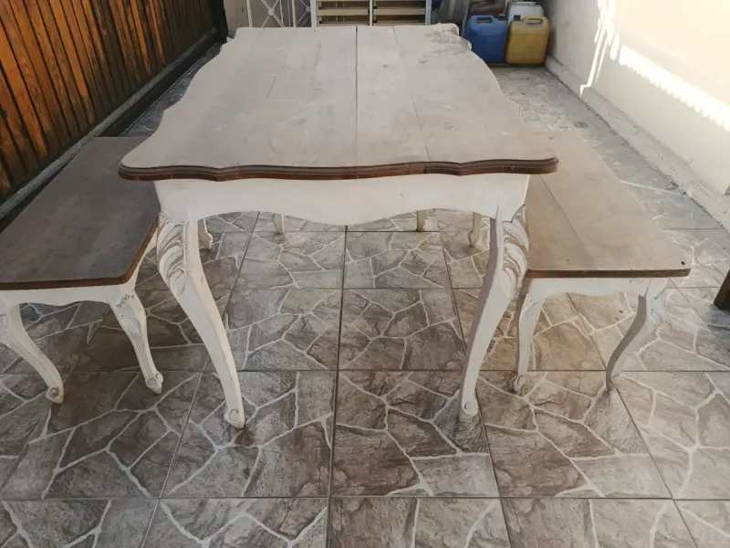 Mesa de comedor rústica con bancas - 2