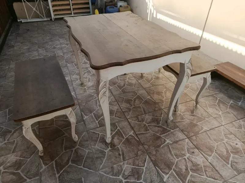 Mesa de comedor rústica con bancas - 4