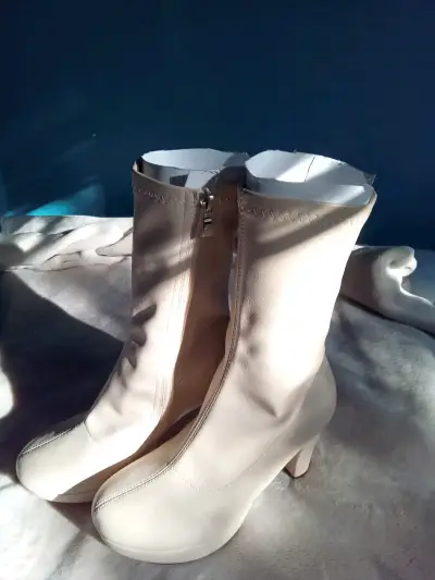 Botines beige de tacón alto - miniatura 2